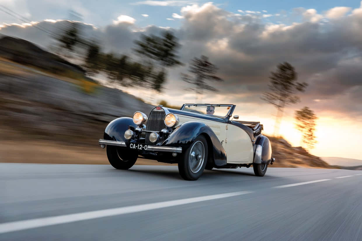 Majestueuze Bugatti Type 41 Royale In Showroom Achtergrond