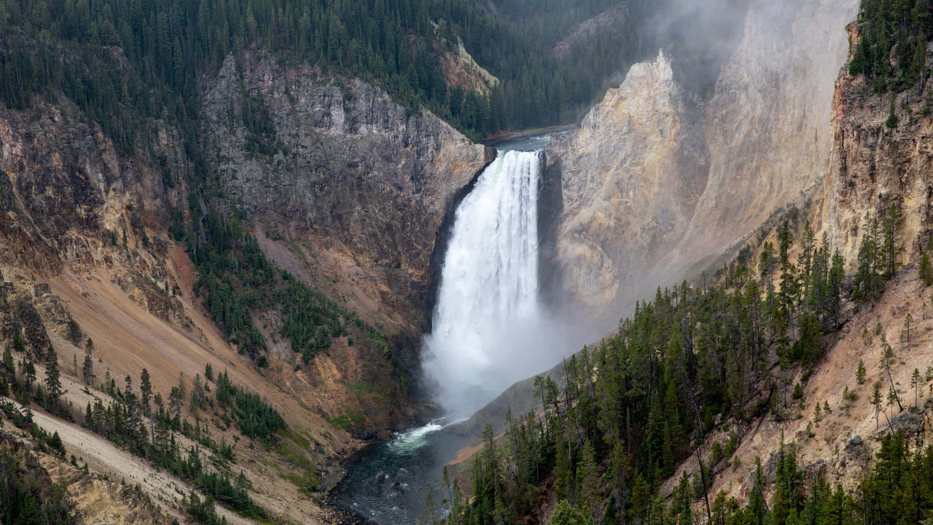 Majestueuze Waterval In De Canyon 4k Achtergrond