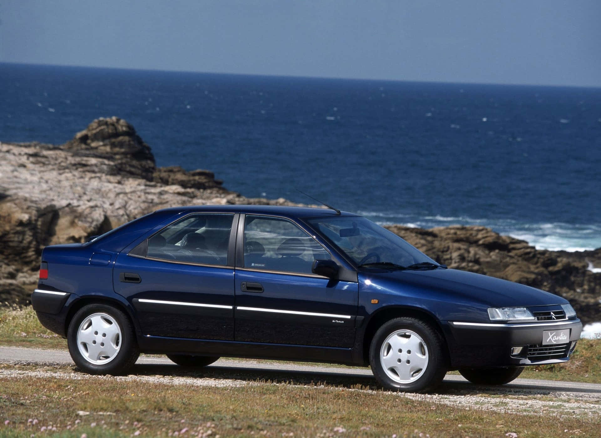 Majestic Citroen Xantia At Sunset Wallpaper