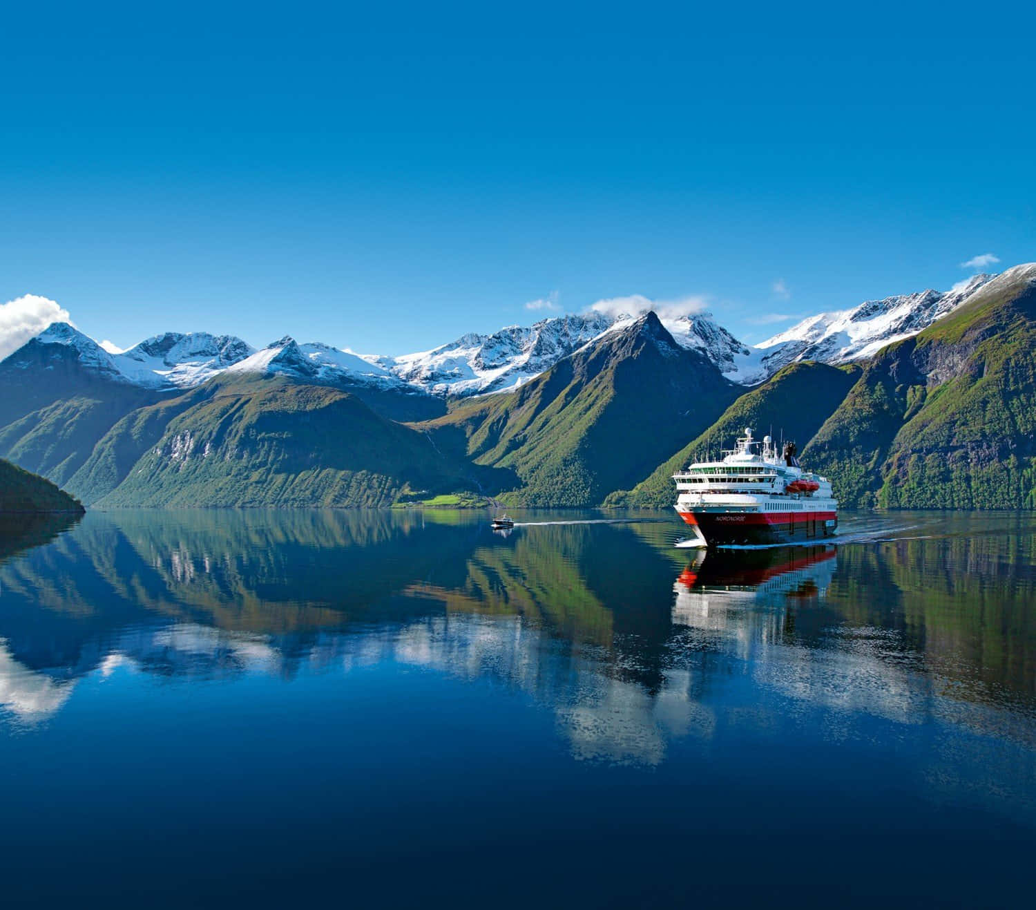 Majestic Fjord Cruise Norway Wallpaper