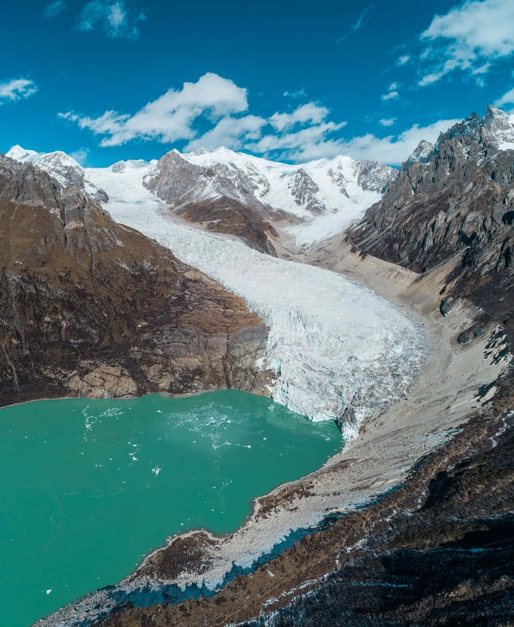 Majestic Glacial Landscape Wallpaper
