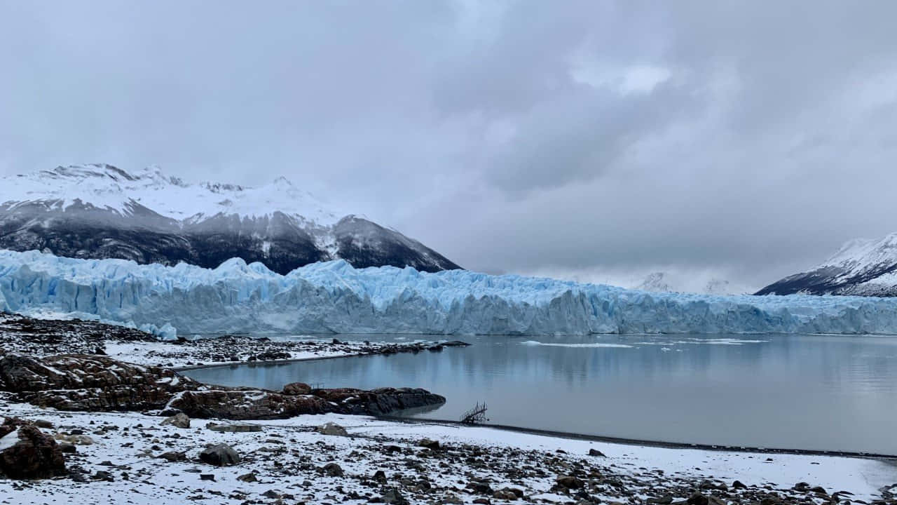 Majestic Glacier Landscape Wallpaper