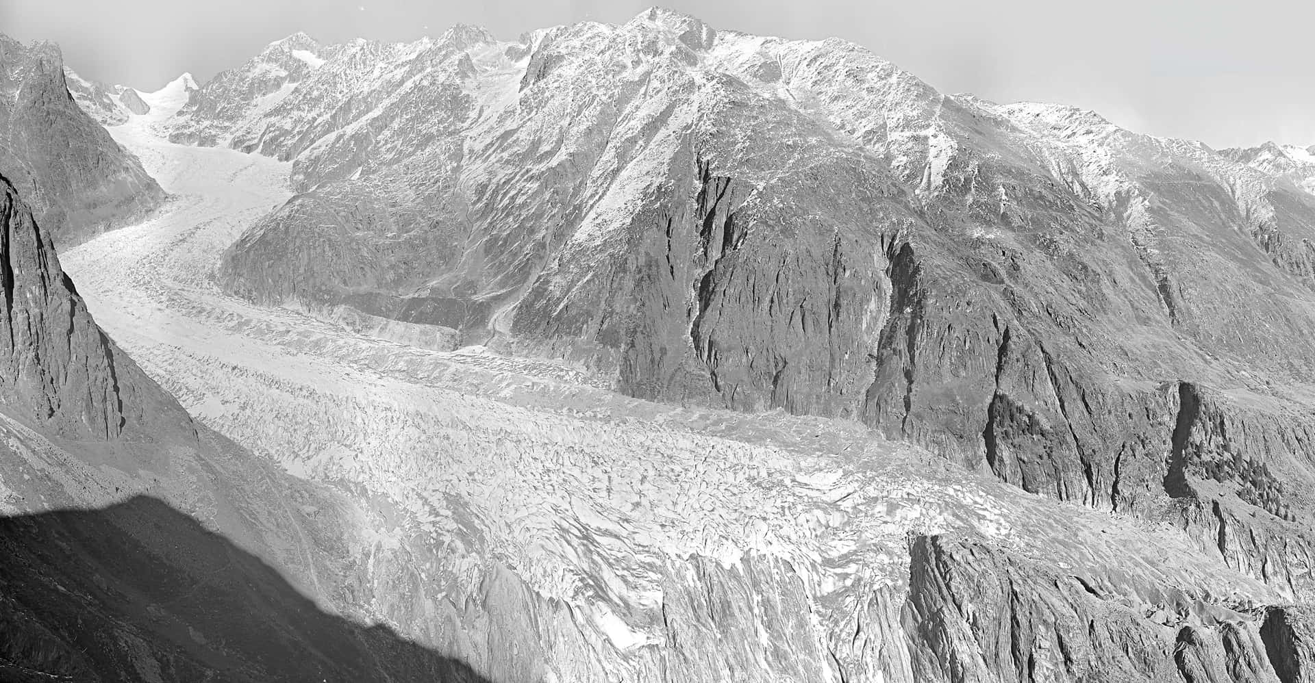 Majestic Glacier Mountain Range Wallpaper