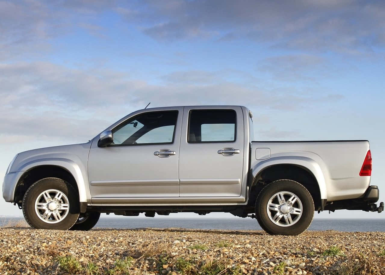 Majesteettinen Isuzu Rodeo Luonnon Keskellä Taustakuva