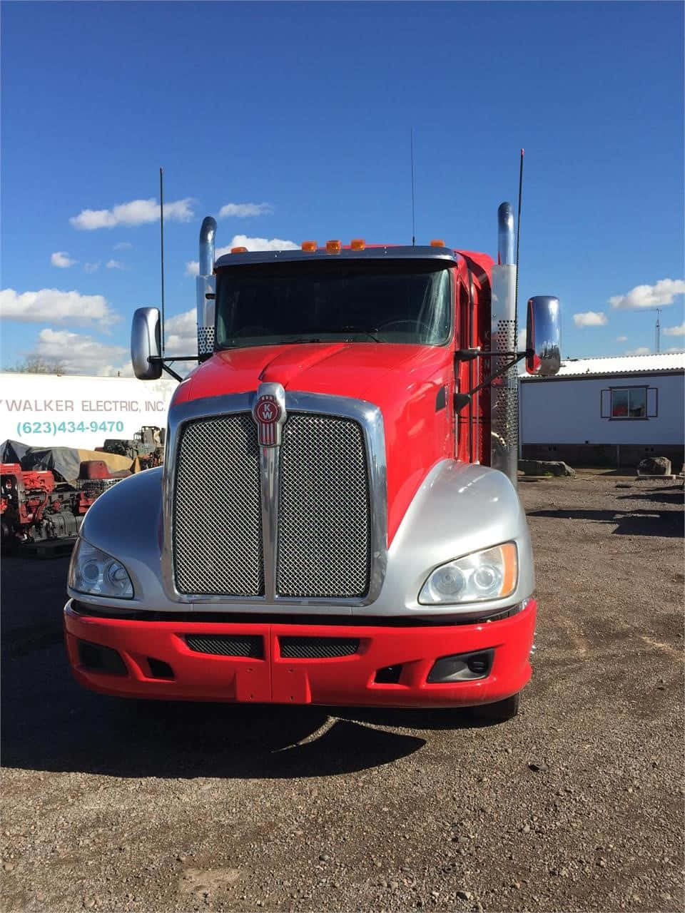 Majestic Kenworth T660 Tractor-trailer Under The Sky Wallpaper