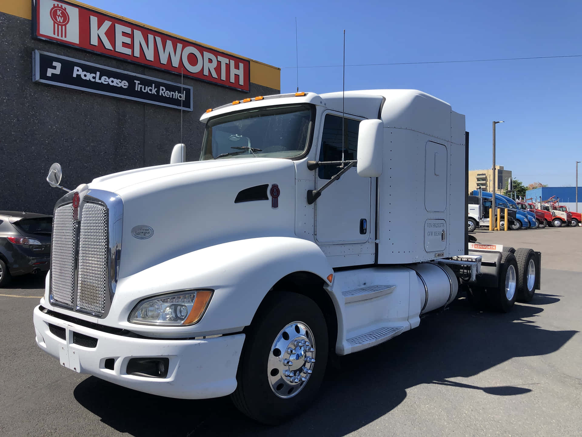 Majestic Kenworth T660 Truck On The Open Road Wallpaper