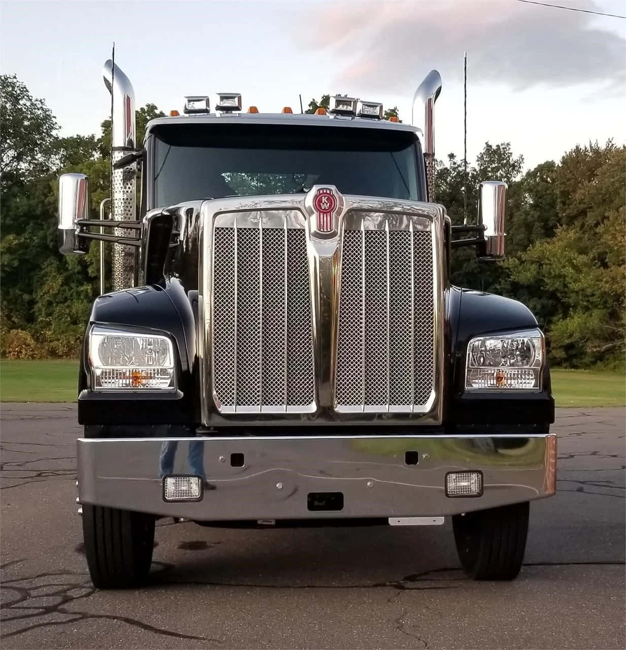 Majestic Kenworth W990 Heavy-duty Truck On The Highway Wallpaper