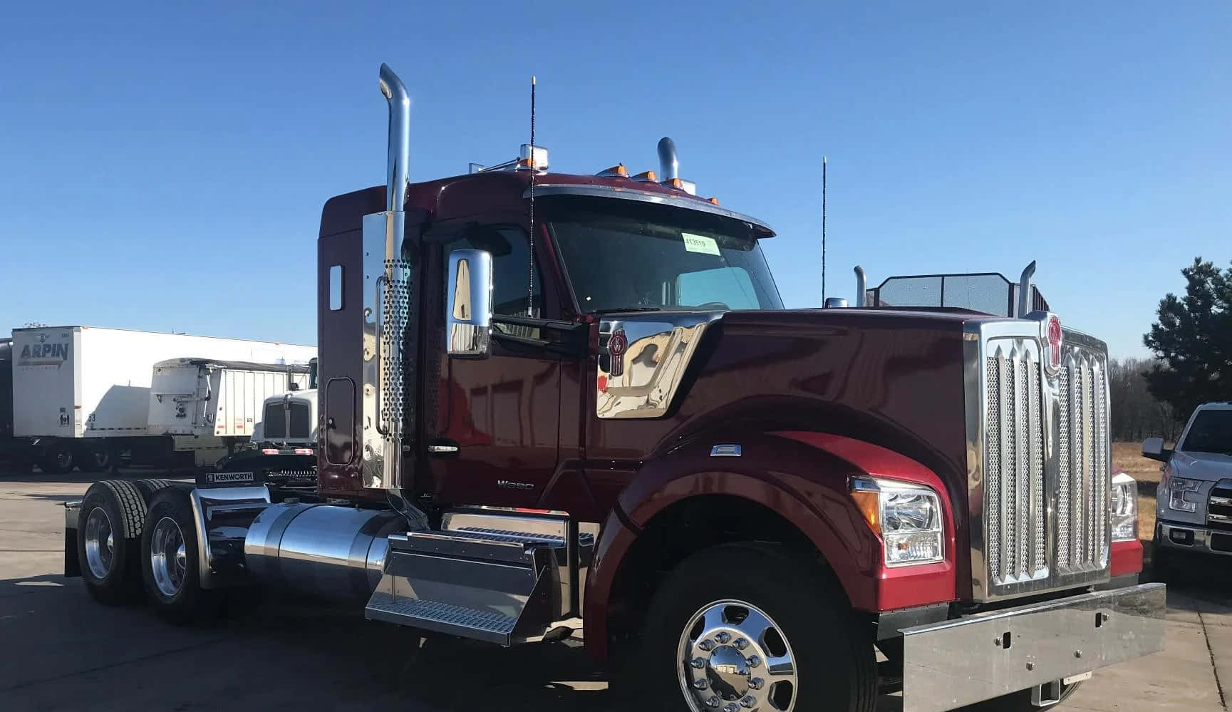 Majestic Kenworth W990 On The Open Road Wallpaper