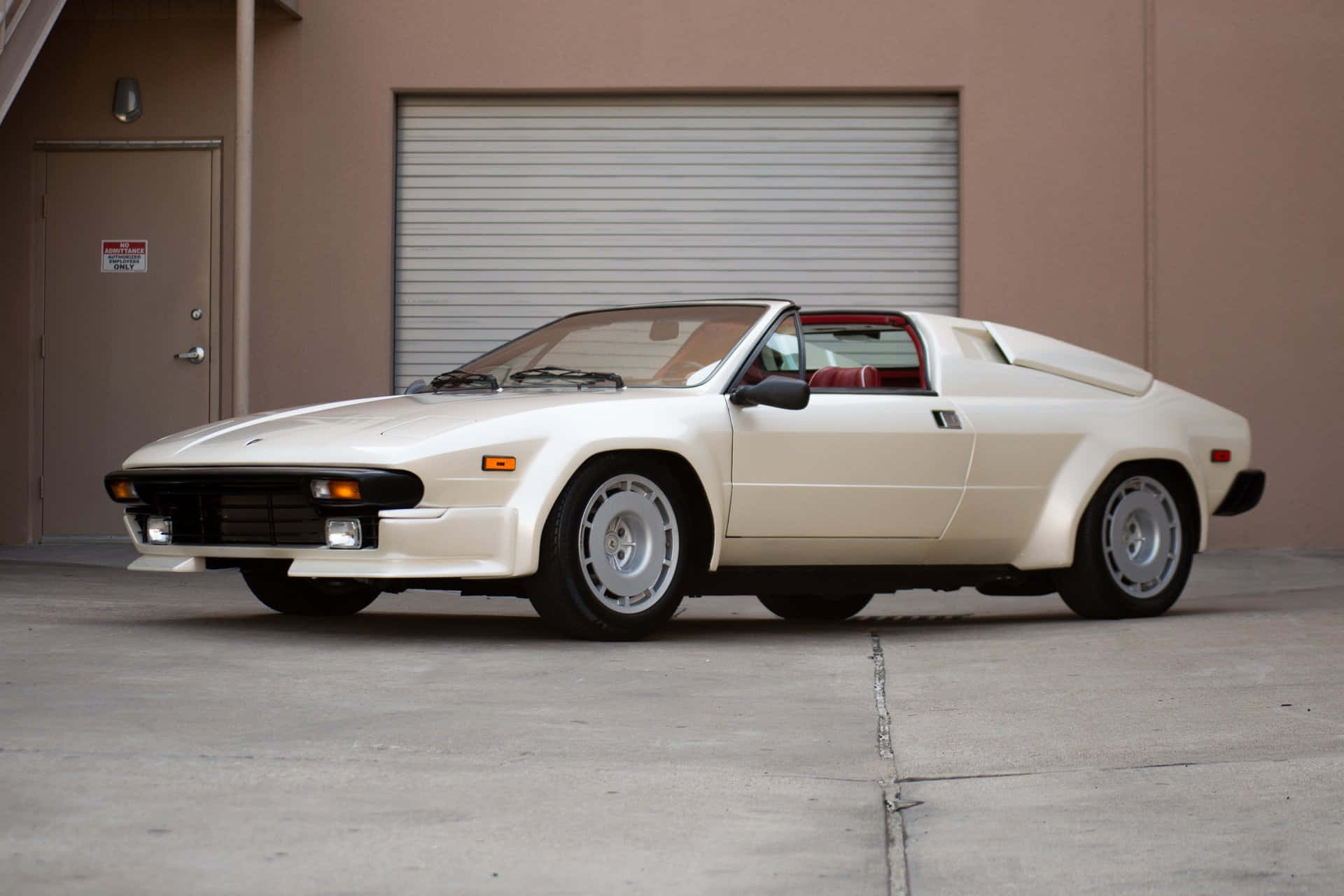 Majestic Lamborghini Jalpa In Action Wallpaper