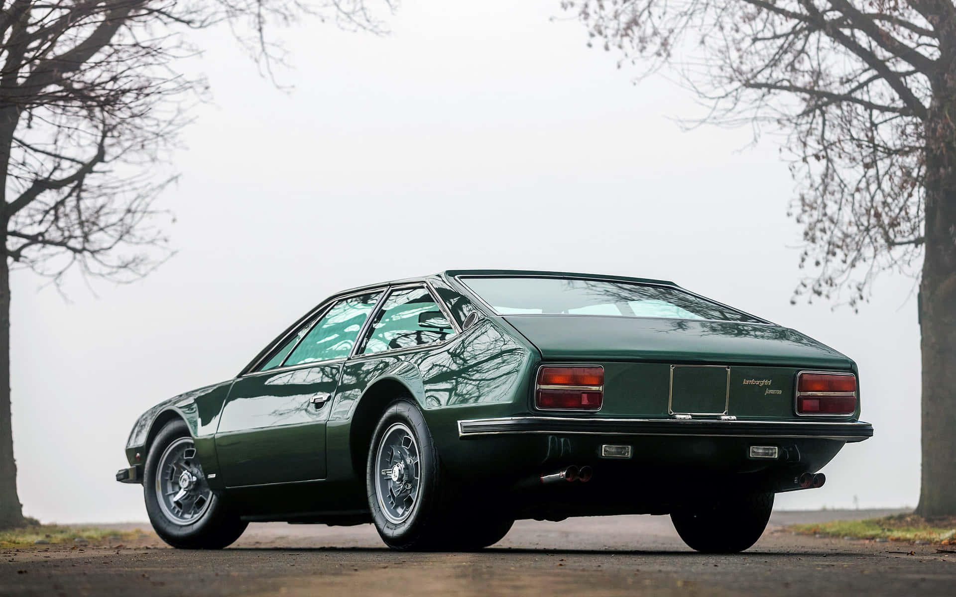 Majestic Lamborghini Jarama In Full Glory Wallpaper