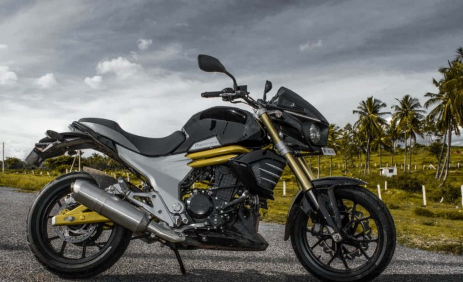 Majestic Mahindra Mojo: Embodiment Of Speed And Style Wallpaper