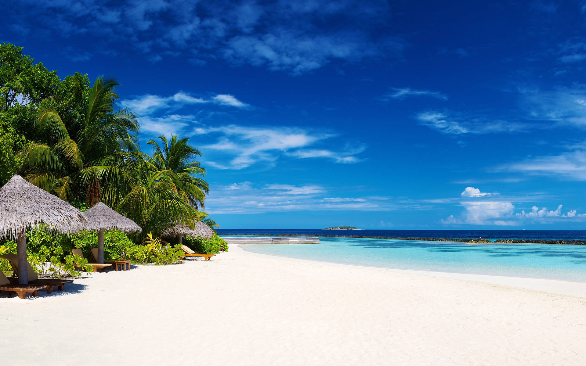 Majestic Maldives Shoreline Tropical Desktop Wallpaper