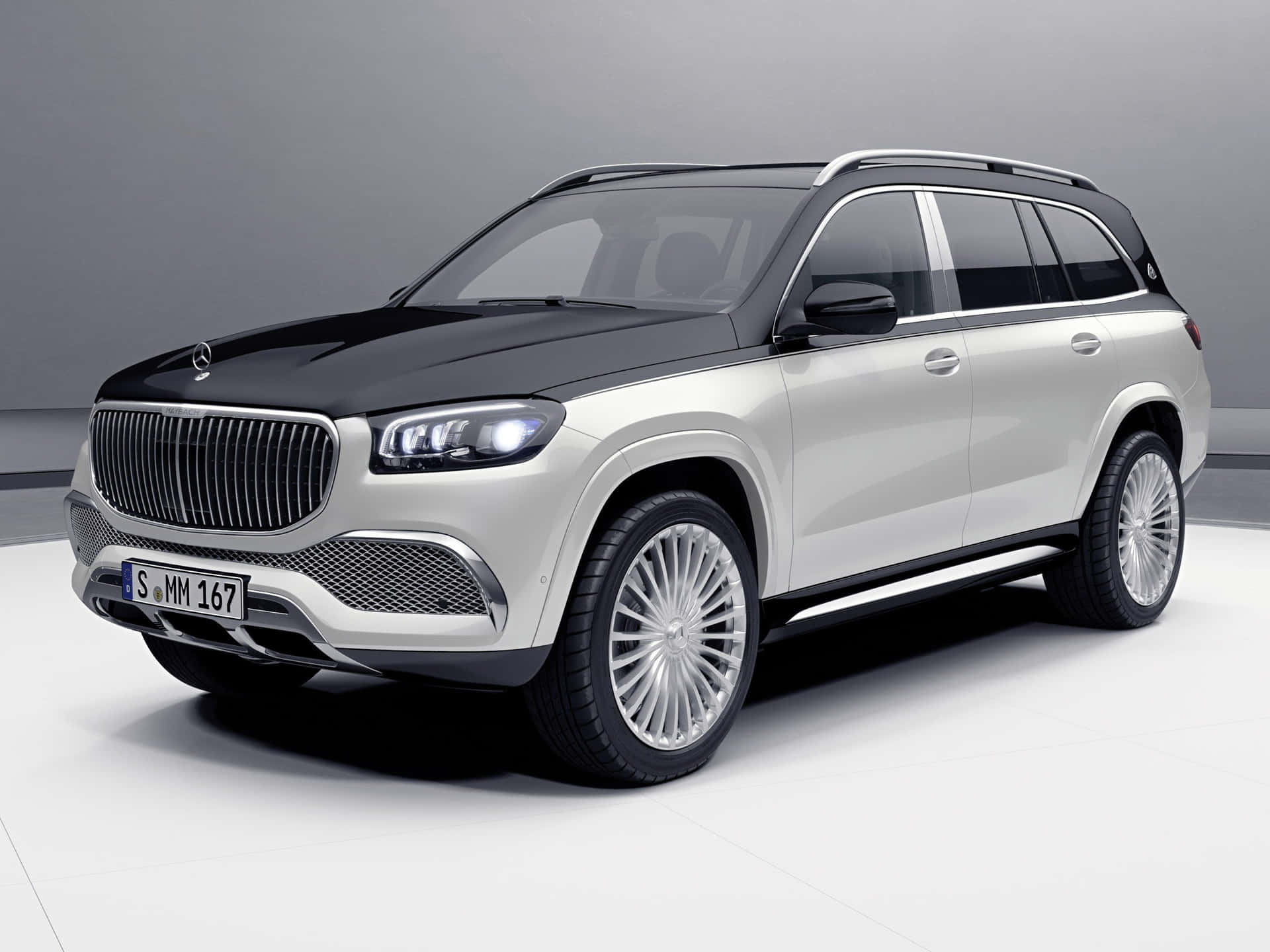 Majestic Maybach Gls 600 Posing With Style Wallpaper