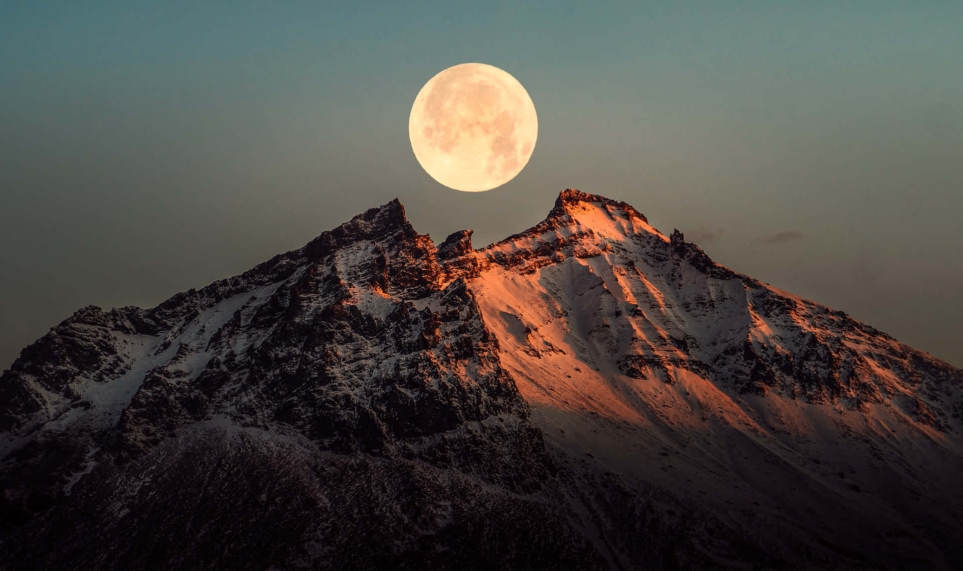 Majestic Moonrise Over Mountain Peaks Wallpaper