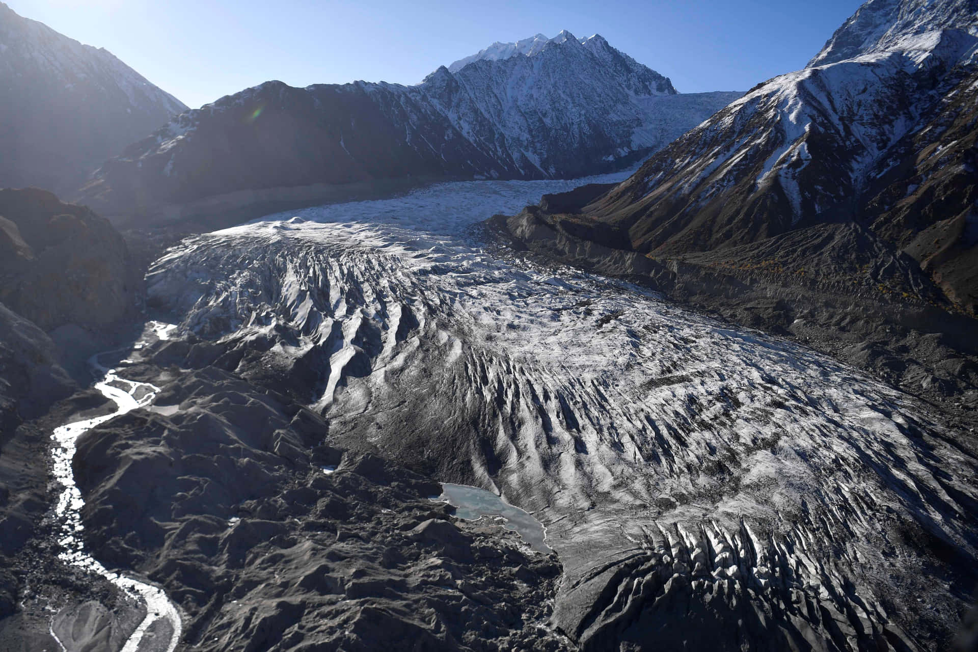Majestic Mountain Glacier Landscape Wallpaper
