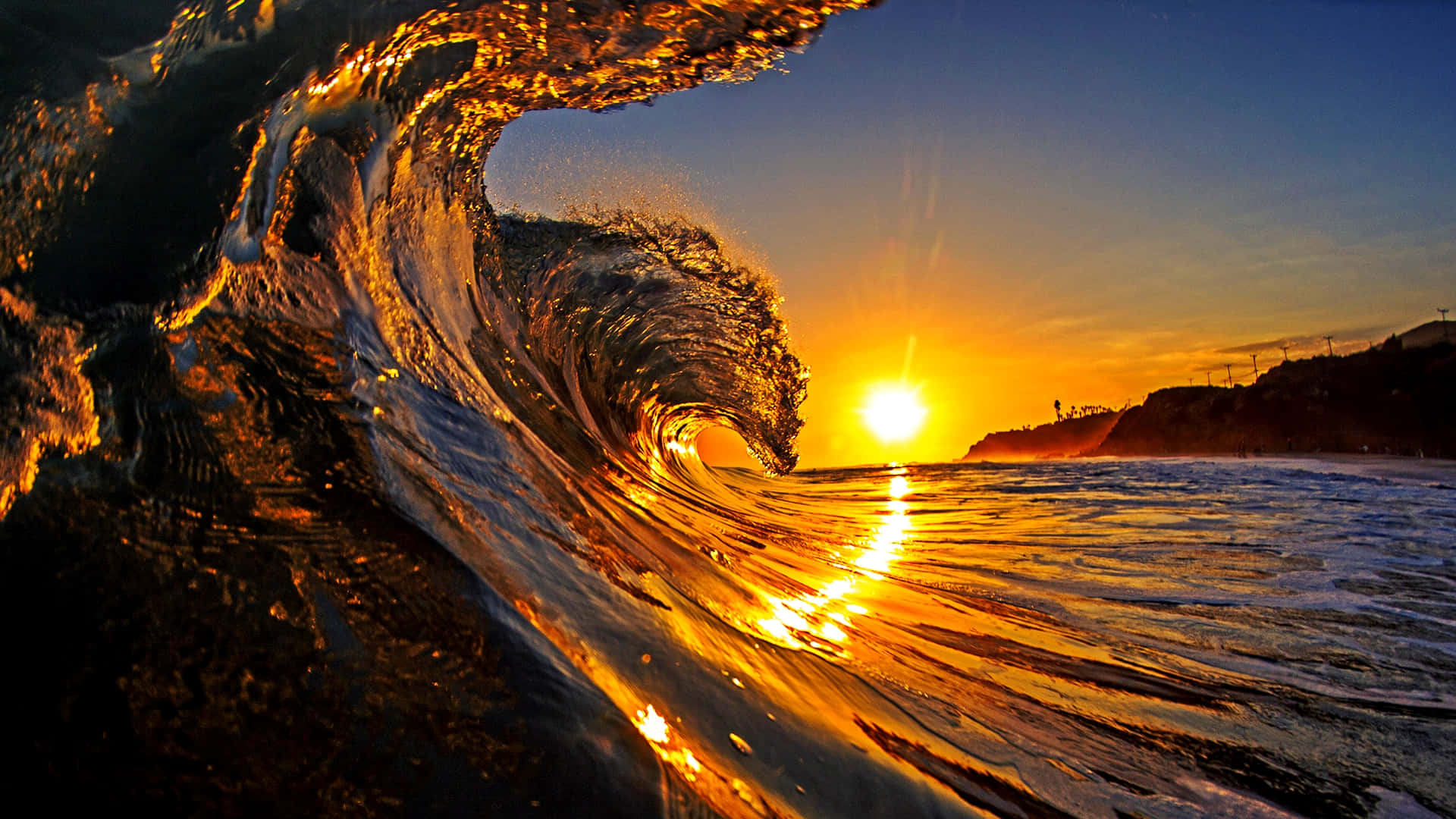 Majestic Ocean Waves Wallpaper