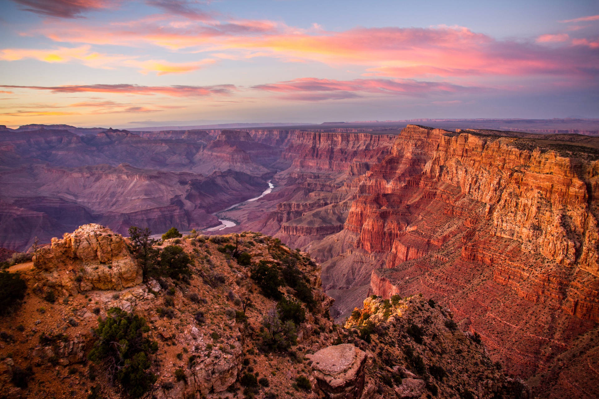 Majestic Overlook Of The Grand Canyon Wallpaper