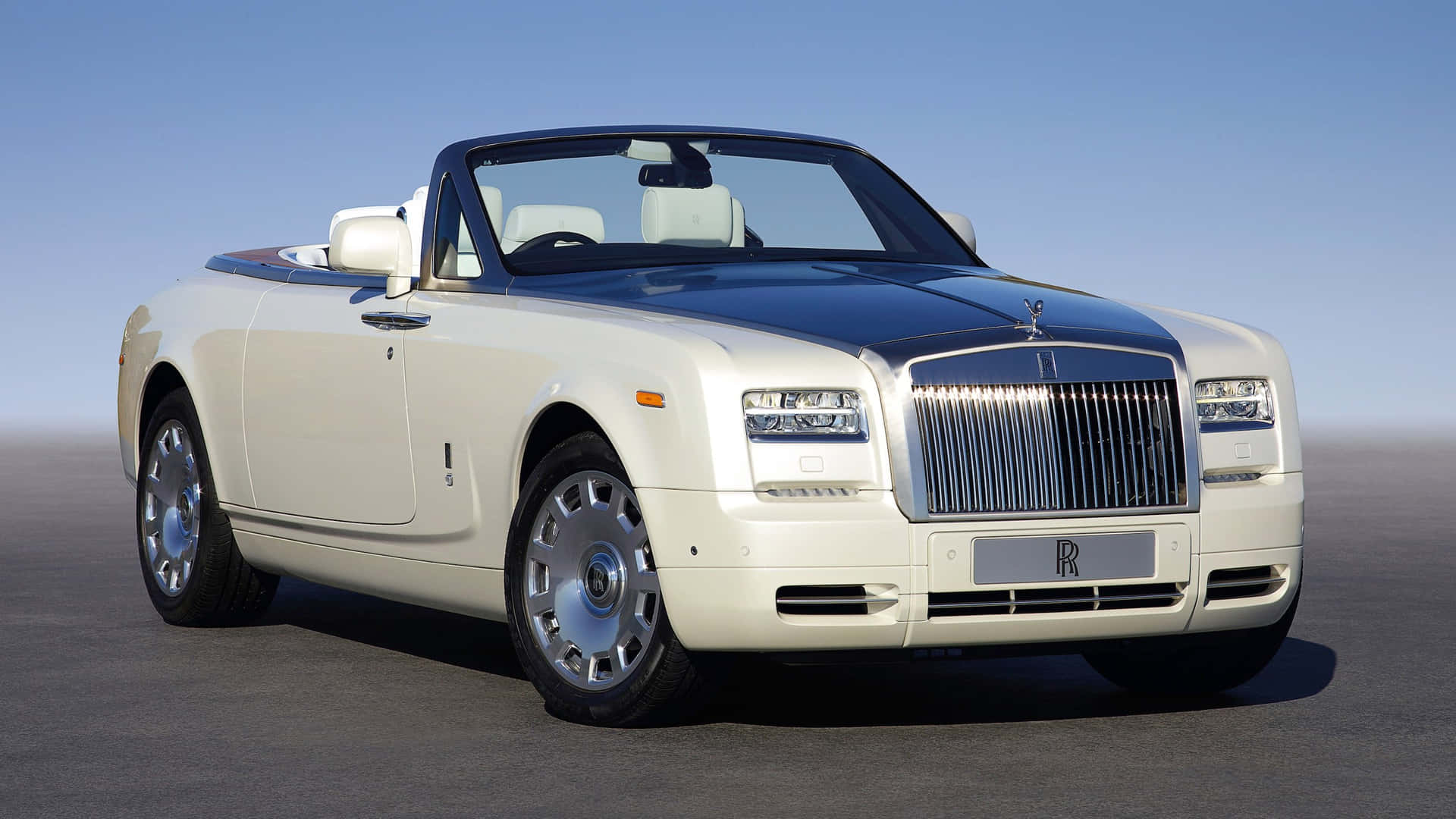 Majestic Rolls Royce Phantom In Night Illuminations Wallpaper