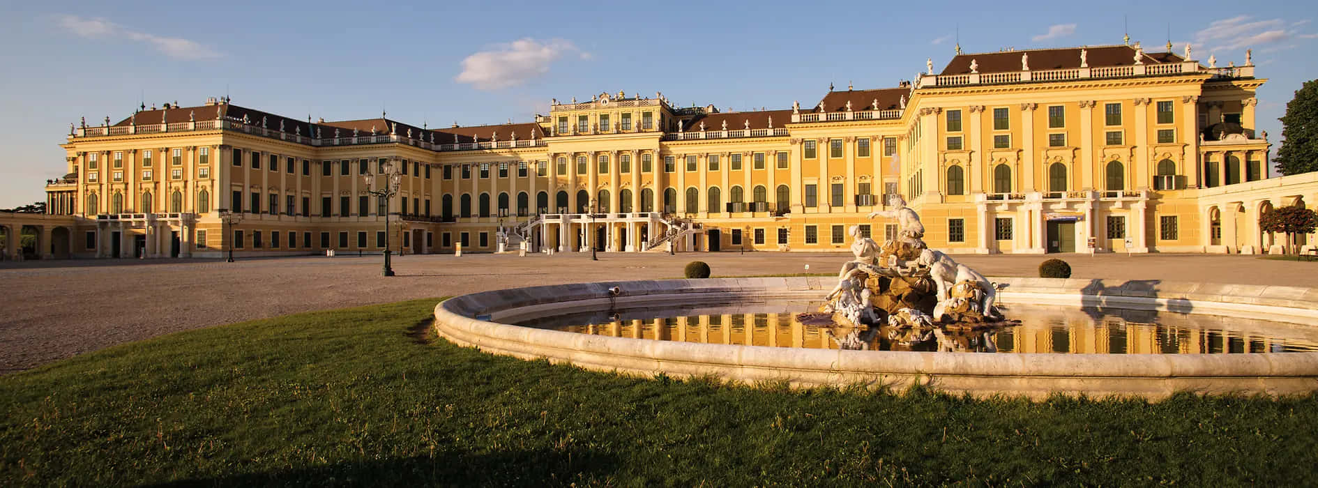 Majestic Schonbrunn Palace In Vienna At Twilight Wallpaper