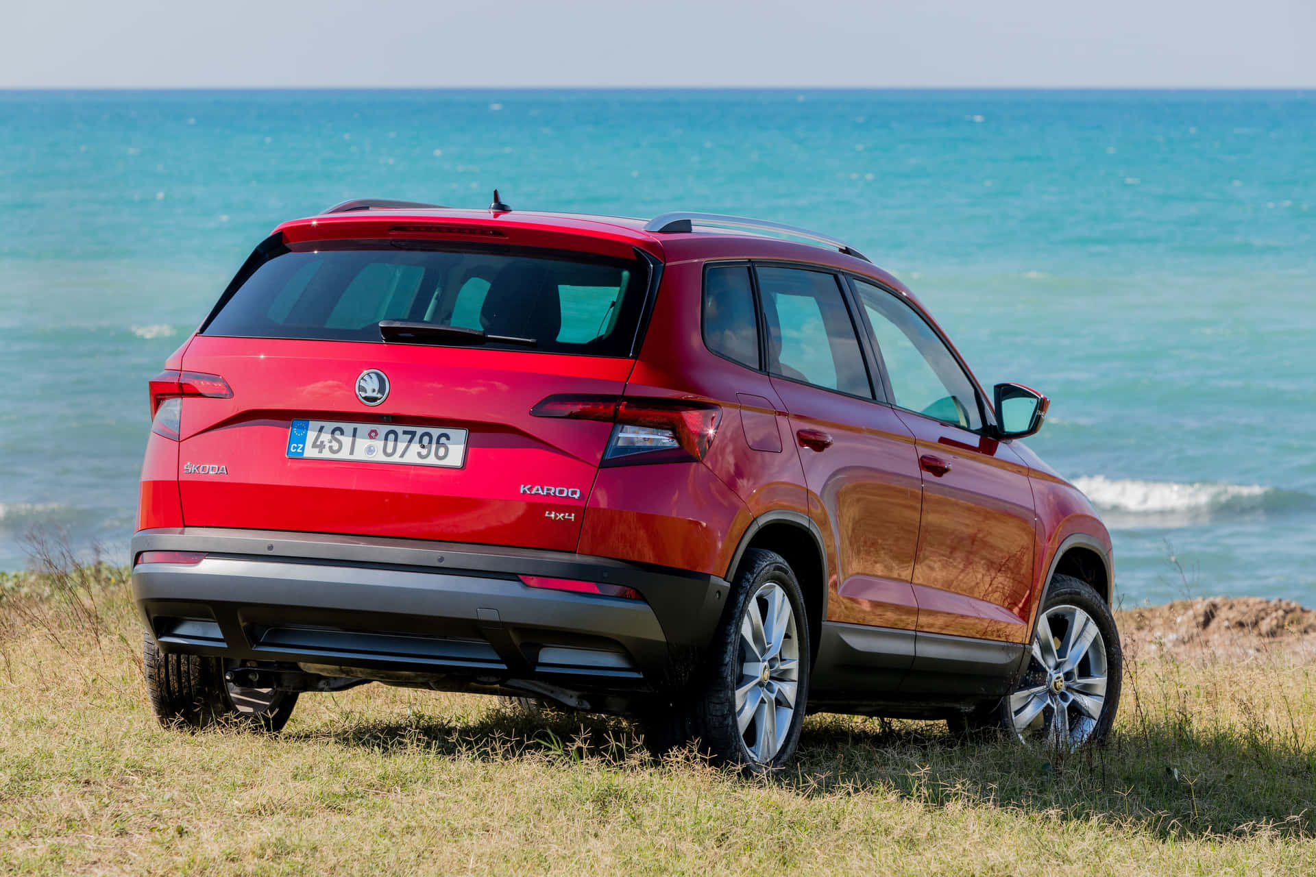 Skoda Karoq Yang Megah Menjelajahi Alam Liar Wallpaper