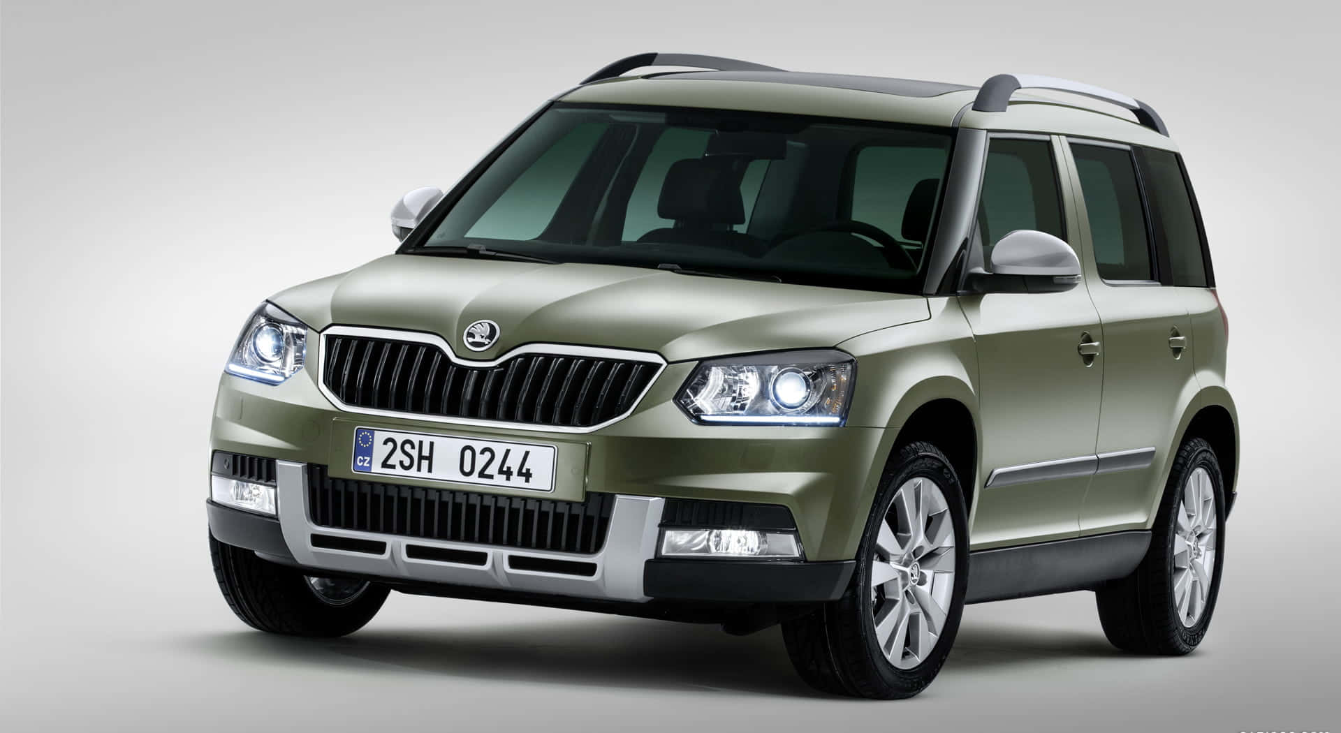 Majestic Skoda Yeti Roaring On The Open Highway Wallpaper