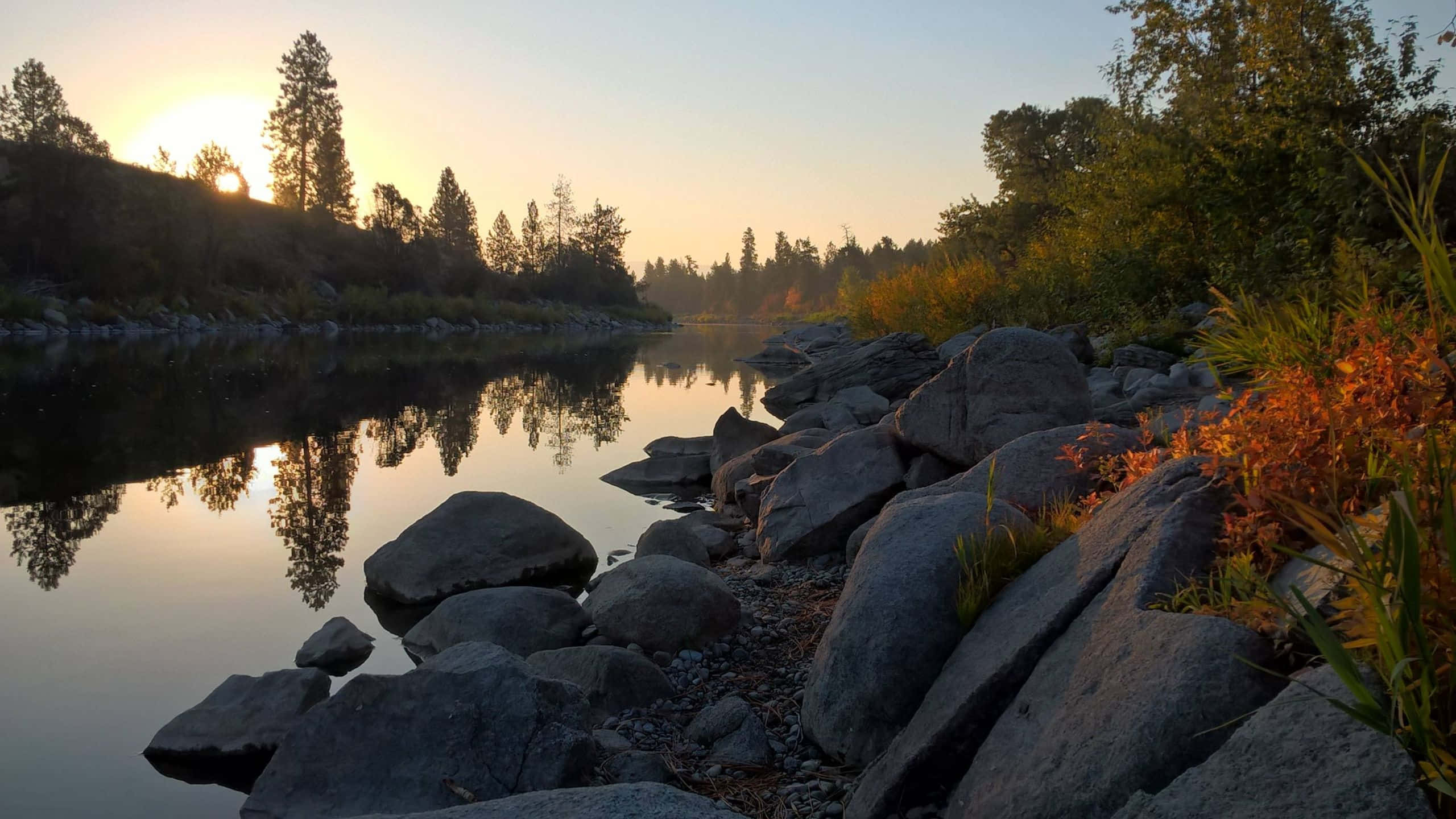 Gorge Du Fleuve Spokane Majestueuse Au Coucher De Soleil Fond d'écran