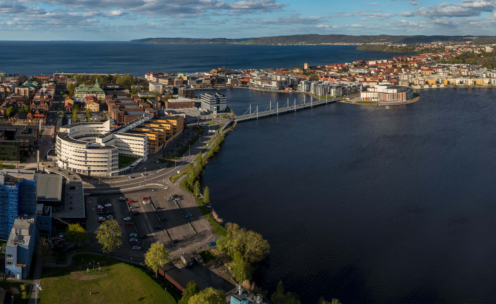 Matahari Terbit Megah Di Danau Vättern Yang Tenang Di Jönköping, Swedia Wallpaper