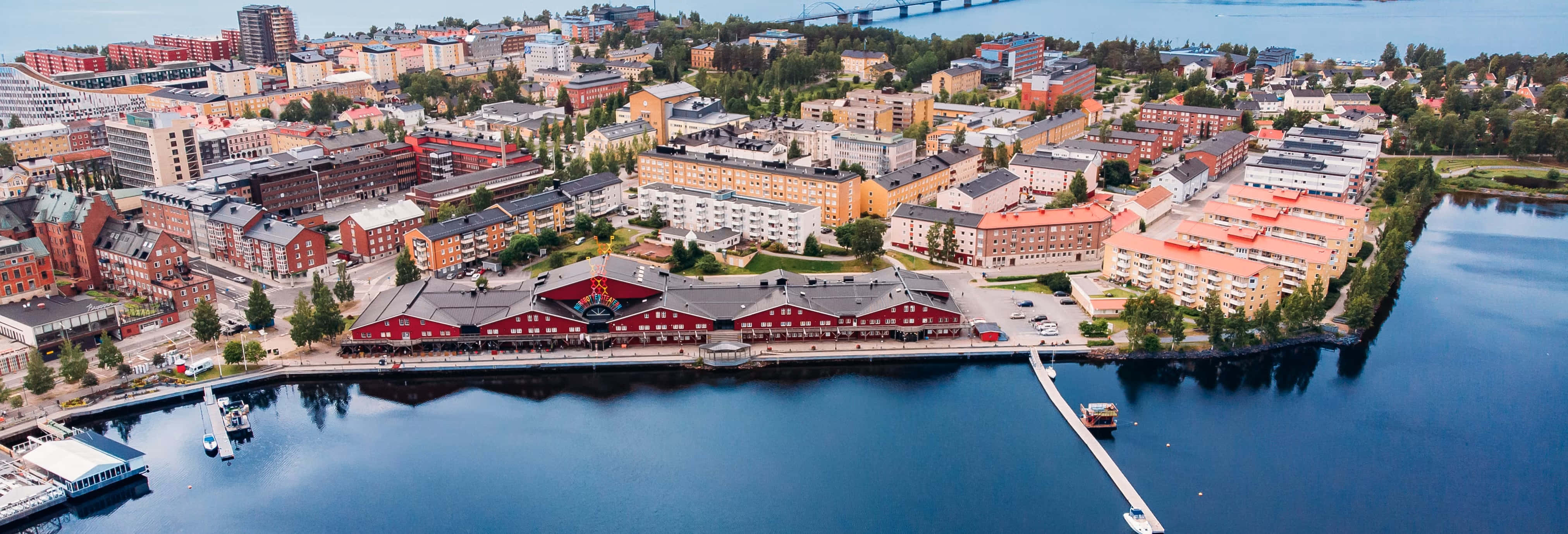 Majestueuze Zonsondergang Aan Luleå Waterfront Achtergrond