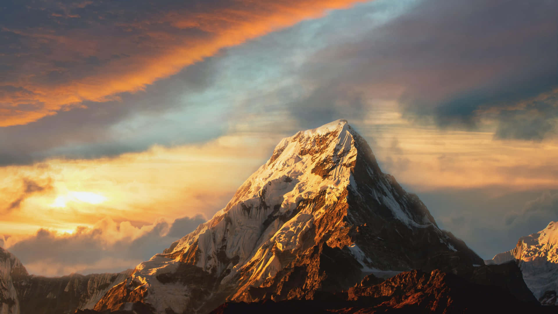 Majestic_ Sunset_ Mountain_ Peak Wallpaper