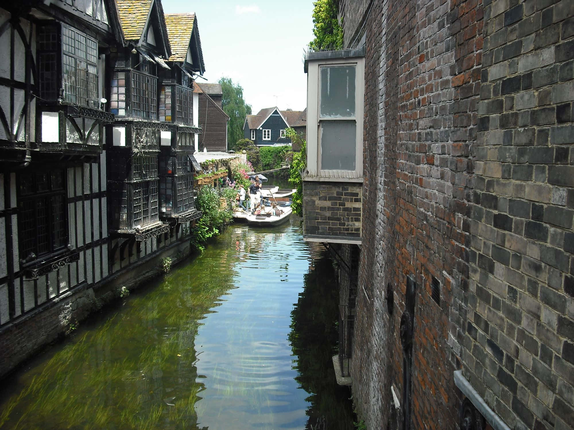 Matahari Terbenam Yang Megah Di Atas Katedral Canterbury Wallpaper