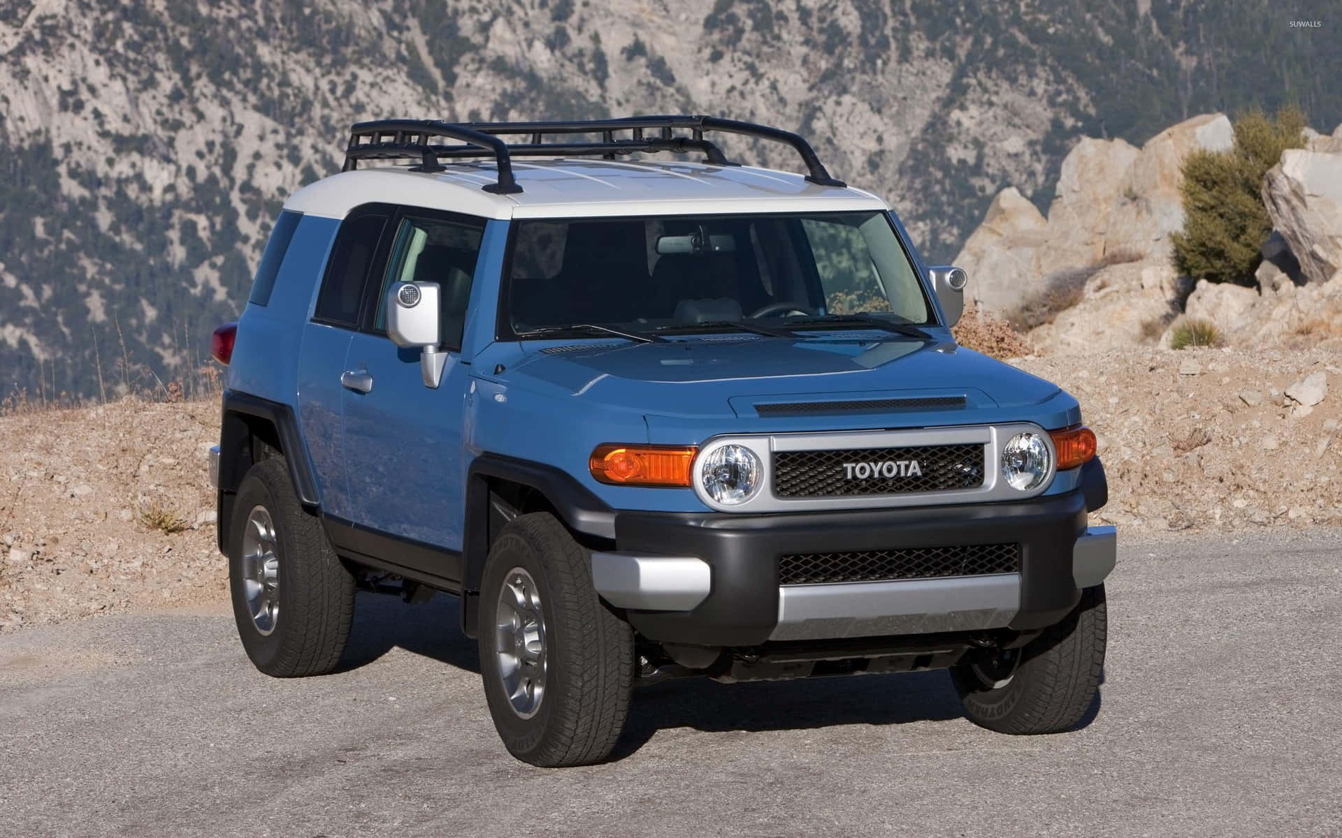 Majestic Toyota Fj Cruiser Facing The Mountain Range Wallpaper