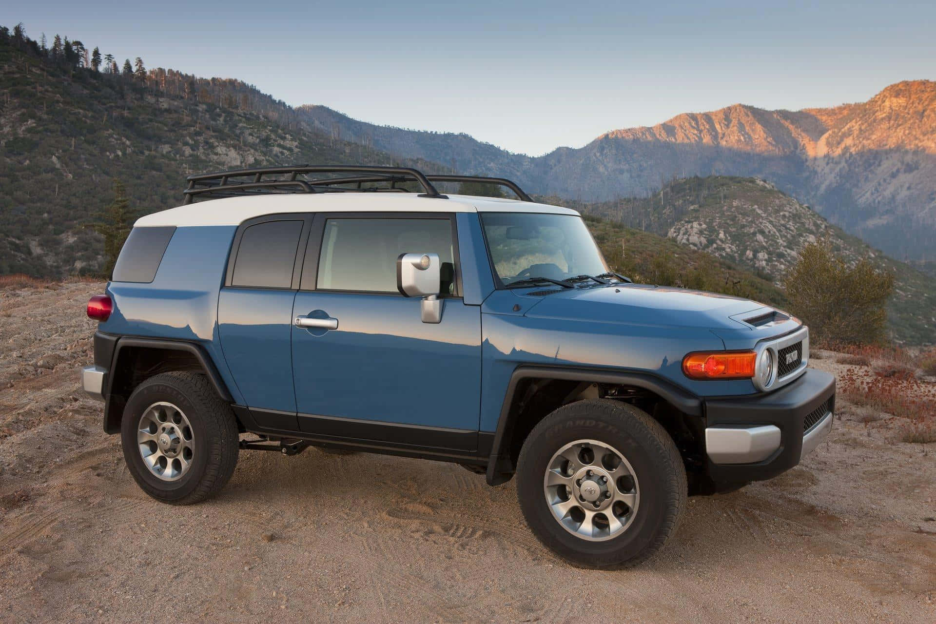 Majestic Toyota Fj Cruiser Tackling Rough Terrains Wallpaper