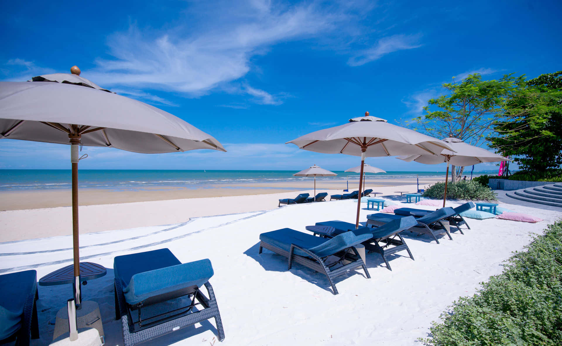 Majestic View Of Luxurious Beach Resort Wallpaper
