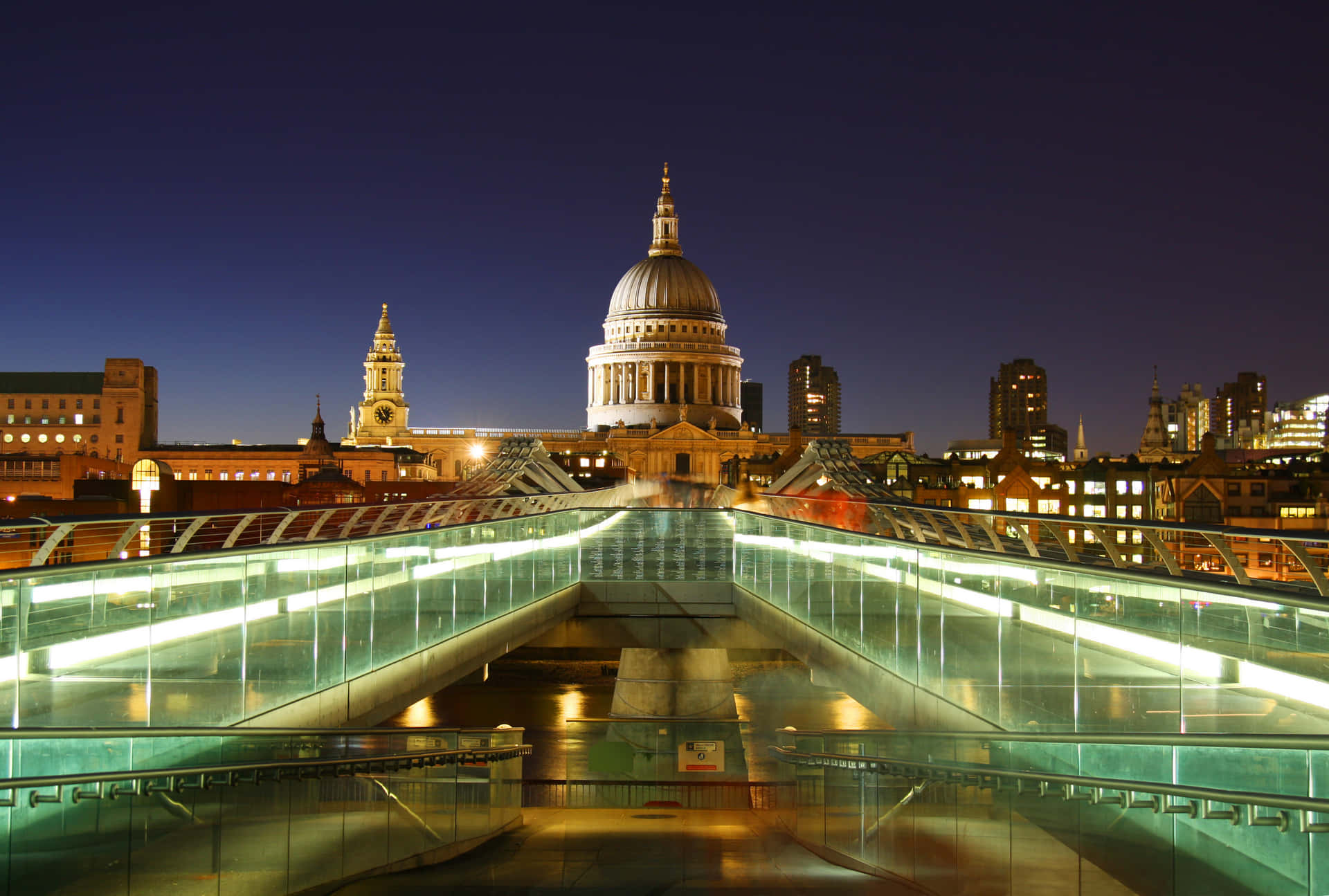 Majestic View Of St Paul's Cathedral In The Heart Of London Wallpaper