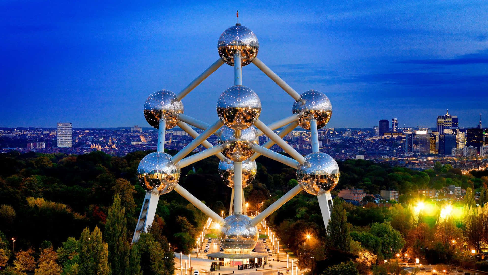 Majestic View Of The Atomium Landmark, Brussels Wallpaper