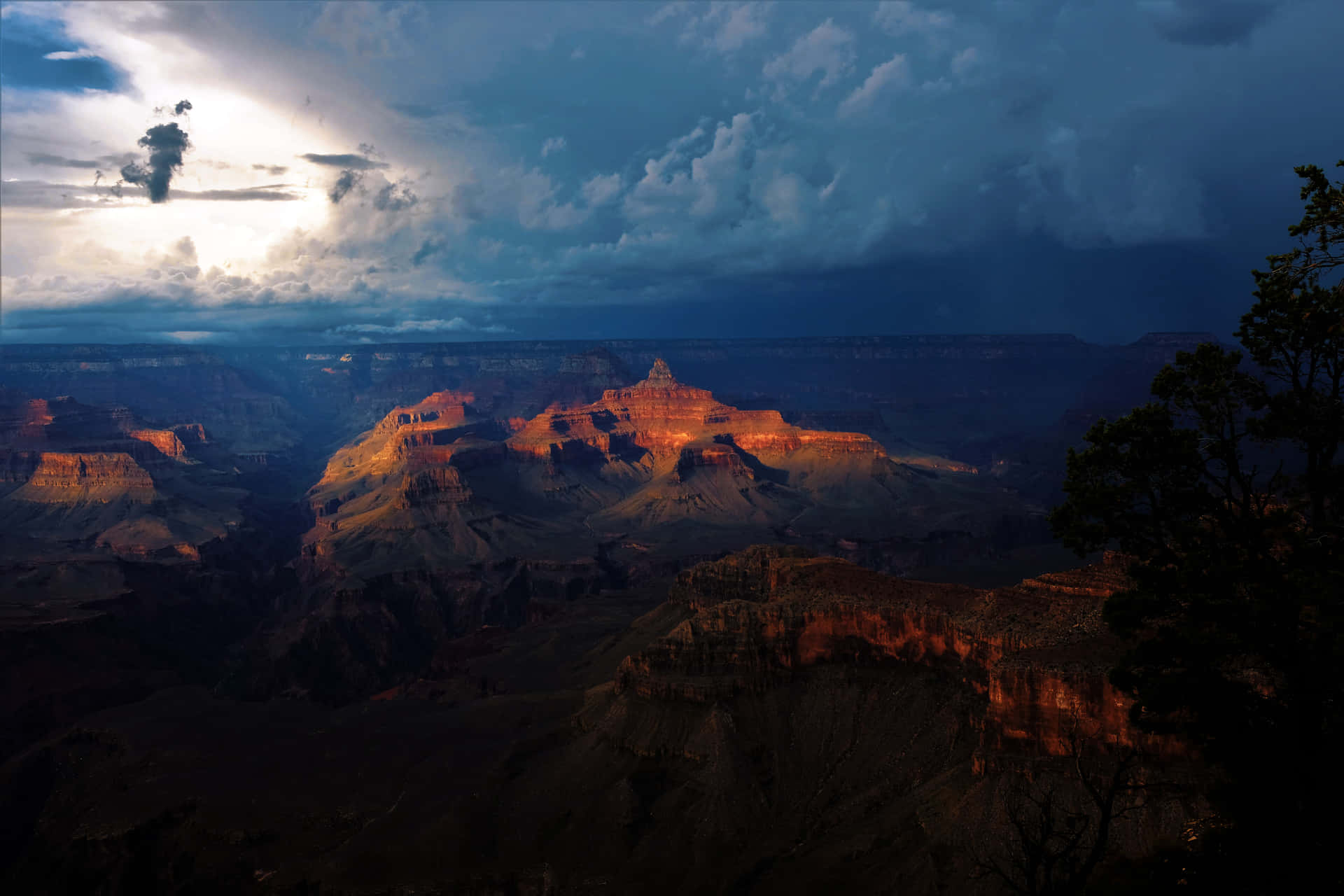 Majestic View Of The Grand Canyon National Park Wallpaper