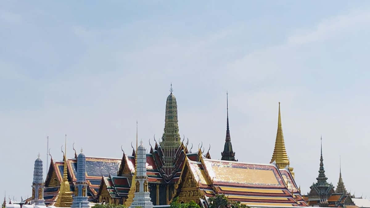 Majestic View Of The Grand Palace In Bangkok Wallpaper