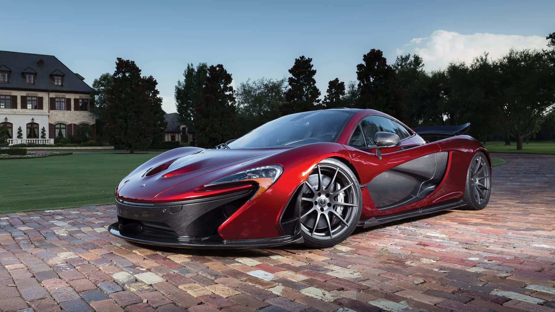 Majestic View Of The Powerful Mclaren P1 Wallpaper