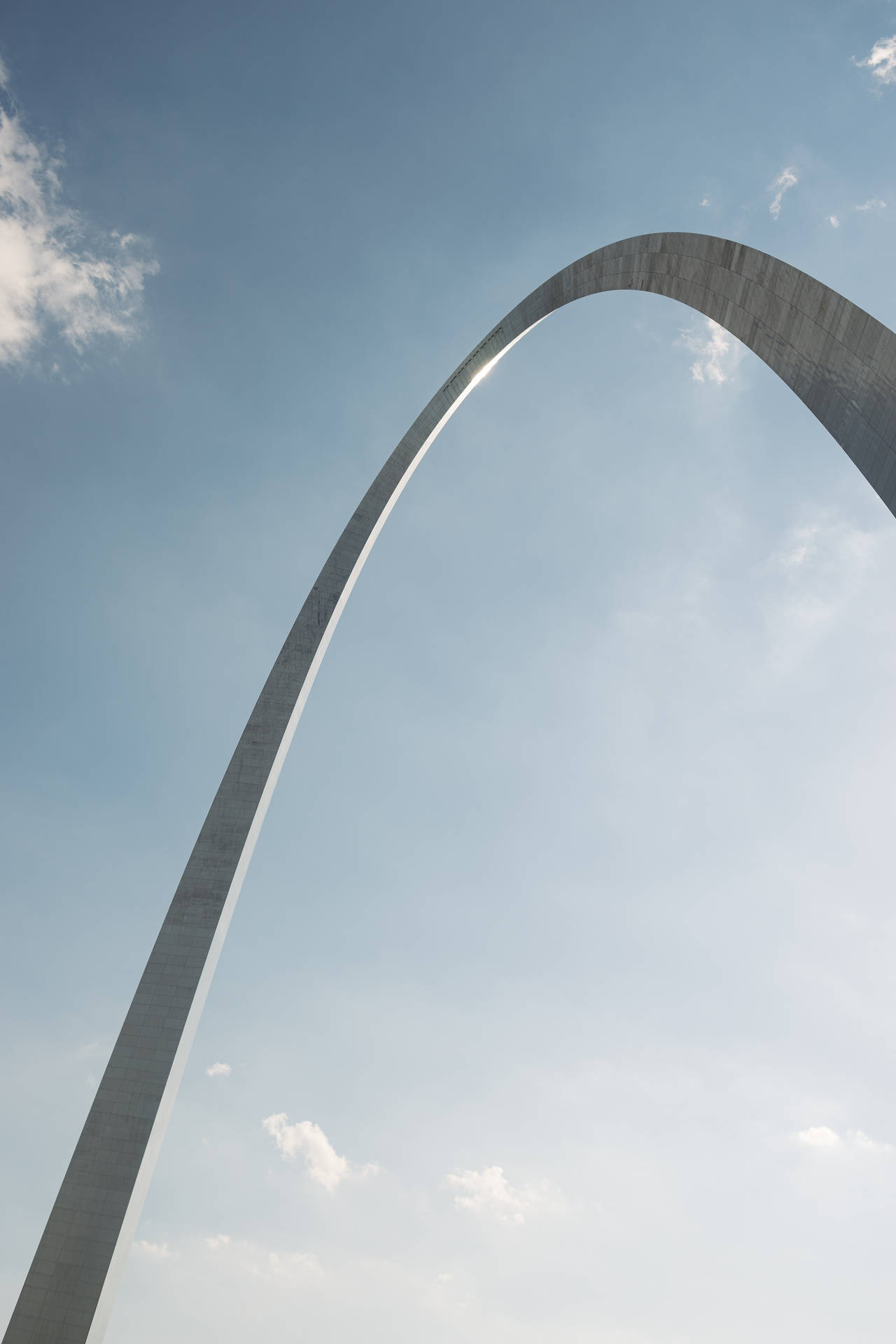 Majestic View Of The St. Louis Gateway Arch Wallpaper