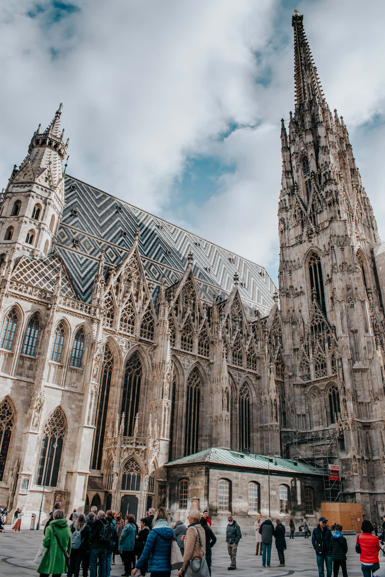 Majestic View Of Vienna's St. Stephen's Cathedral Wallpaper