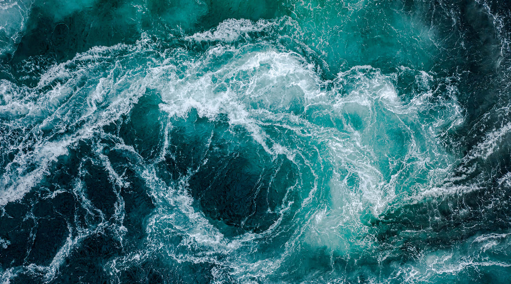 Majestic Wave Breaking In The Deep Blue Ocean Wallpaper