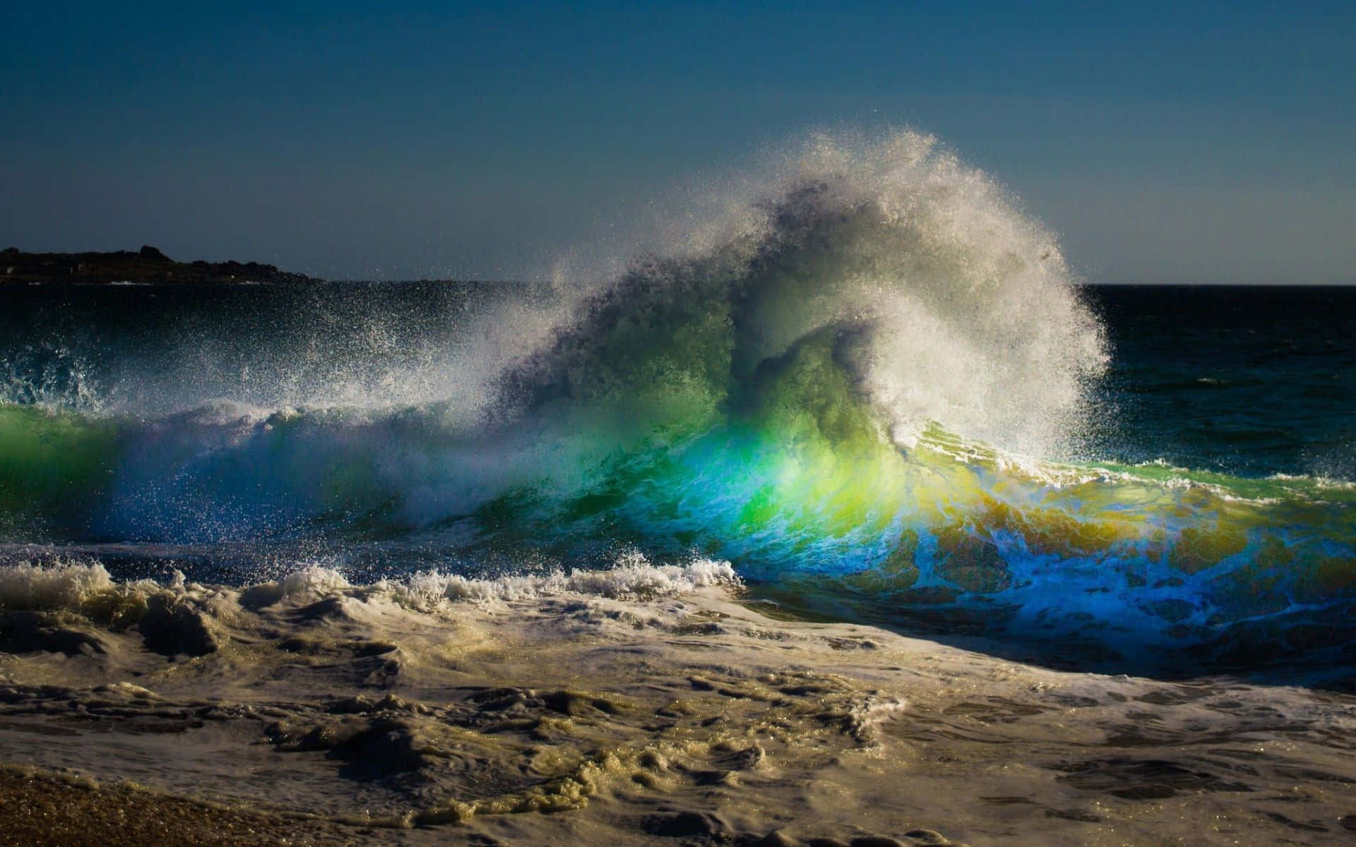 Majesticheonde Oceaniche Al Tramonto.