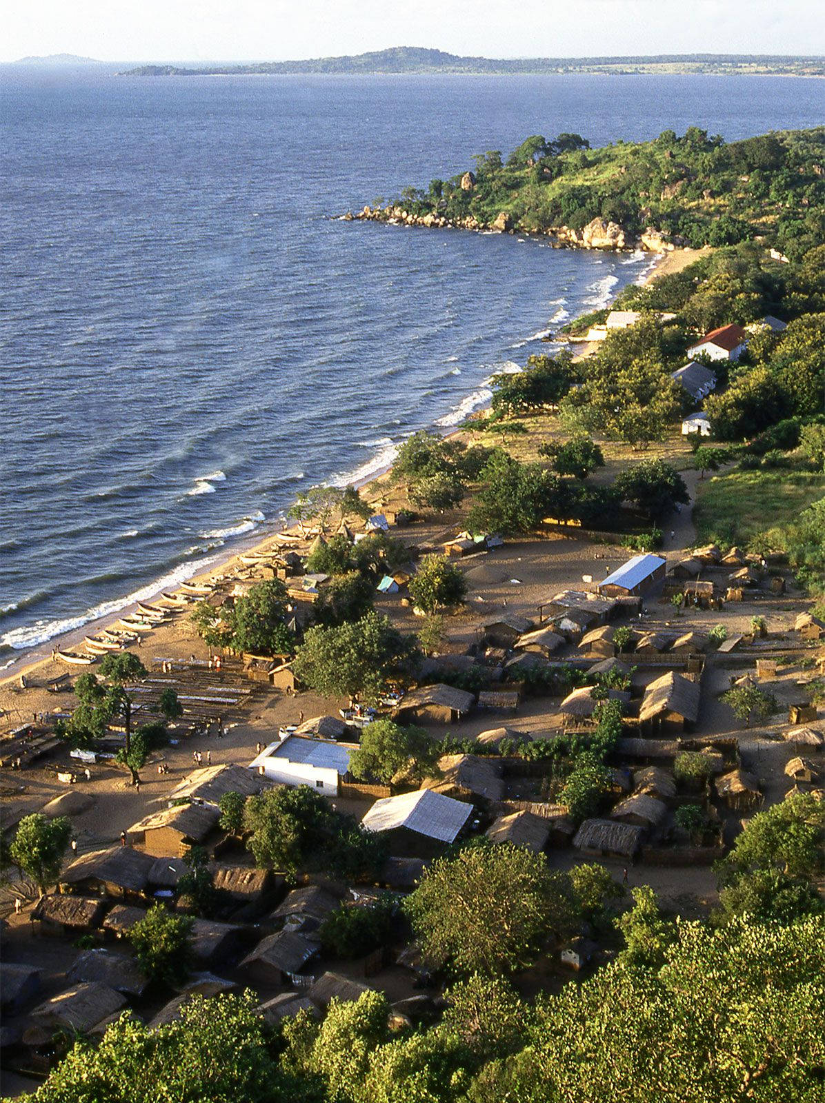 Kleinehäuser In Malawi In Der Nähe Des Sees Wallpaper
