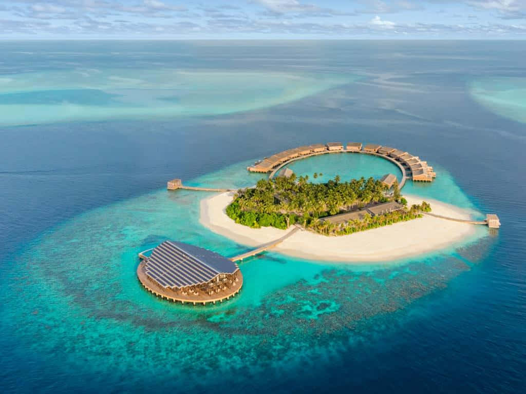 Stunning Maldivian Island Beach Paradise Wallpaper