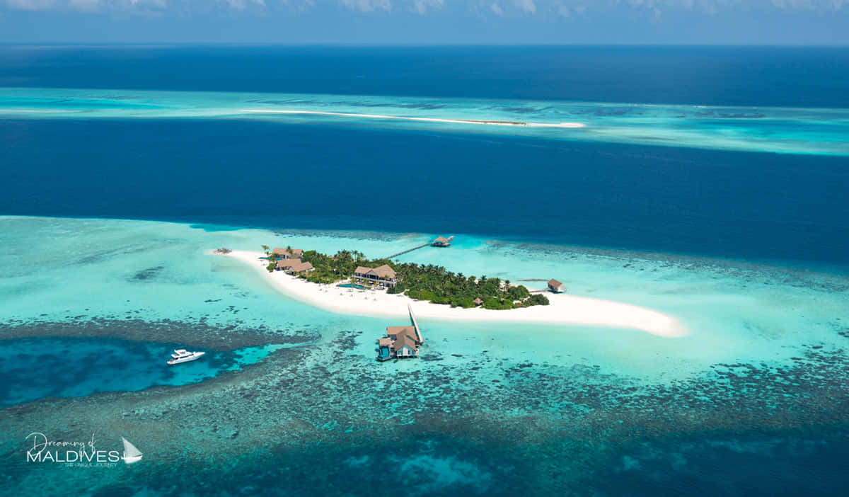 Serene Maldives Island Paradise Wallpaper