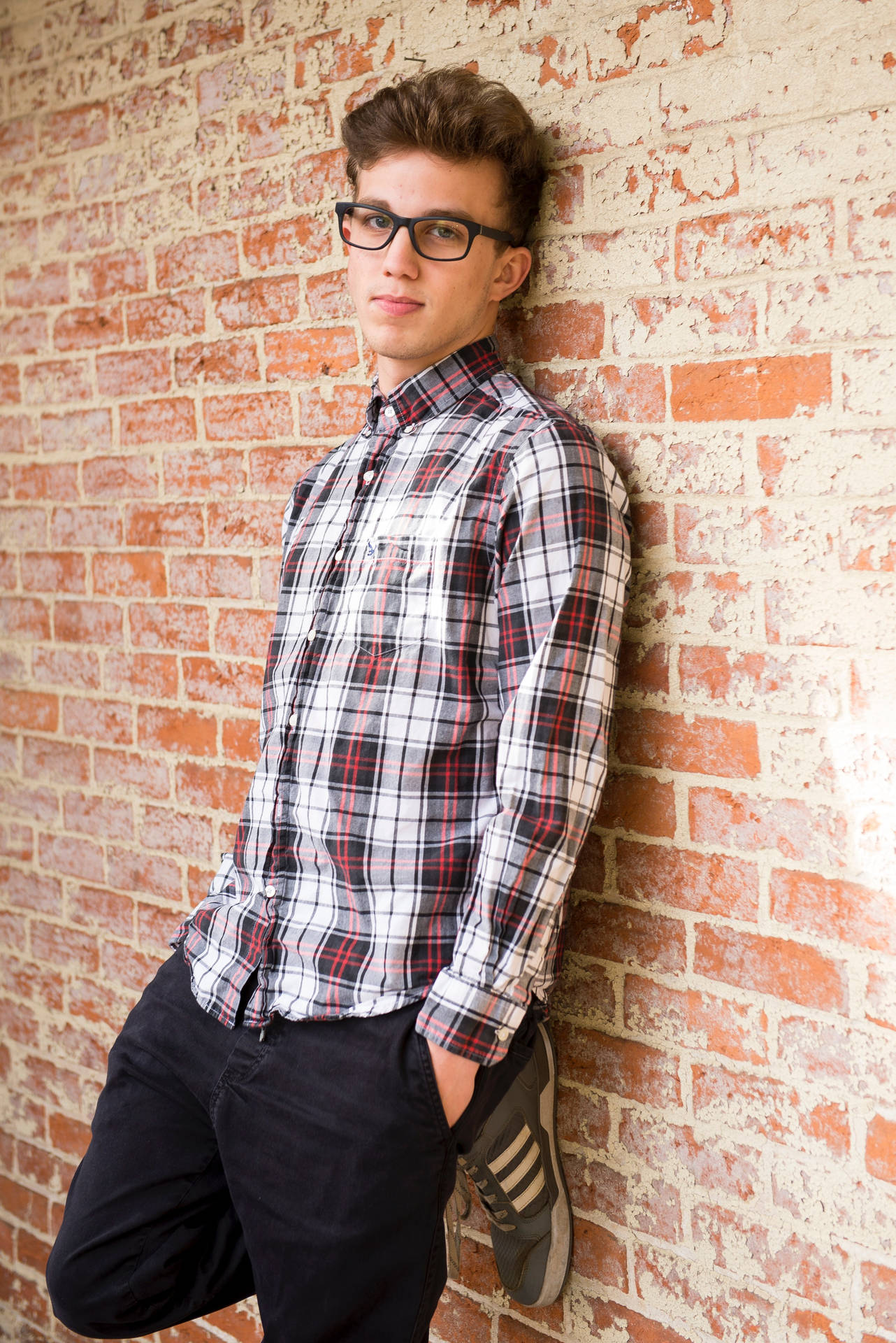 "Trendy Male Model in Flannel Shirt Displaying Urban Fashion" Wallpaper