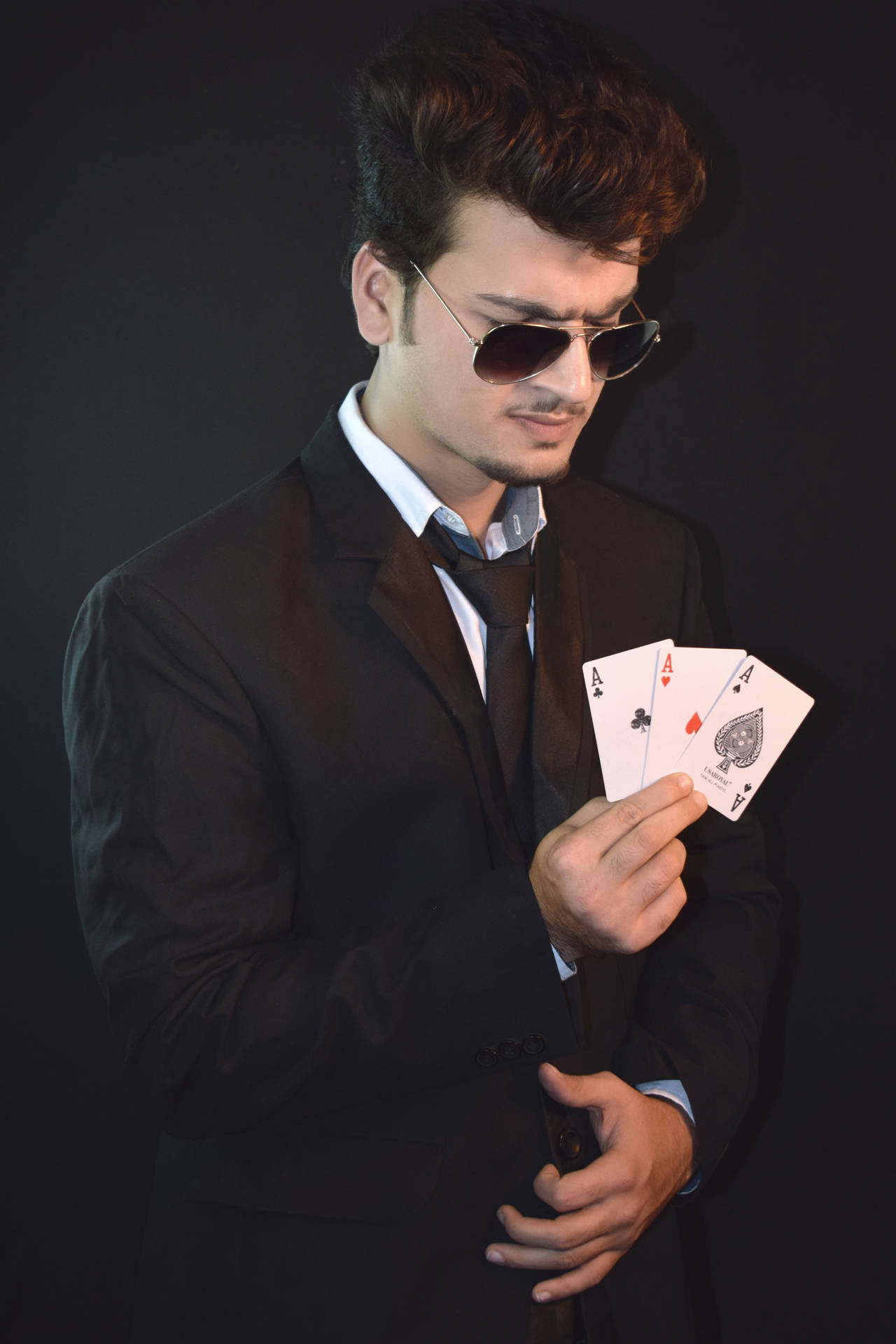 Male Model Playing Cards  Wallpaper