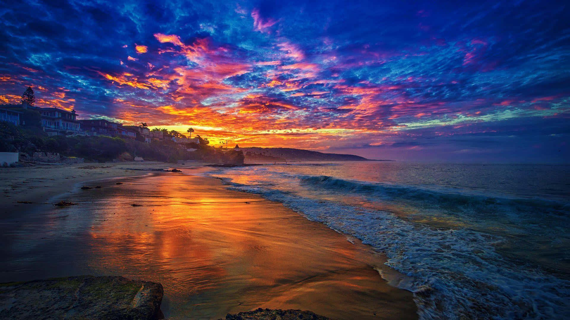 Fondode Pantalla De Malibu Beach Al Amanecer Con Cielo Azul Oscuro Fondo de pantalla