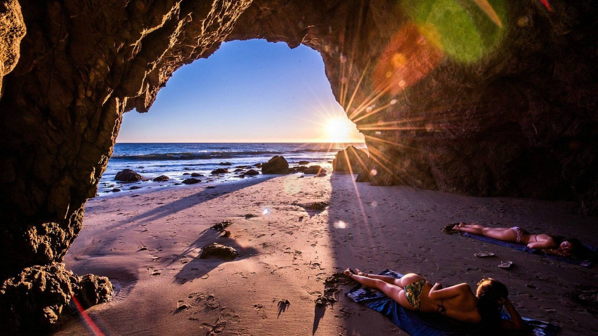 Malibu California Sunbathing Wallpaper