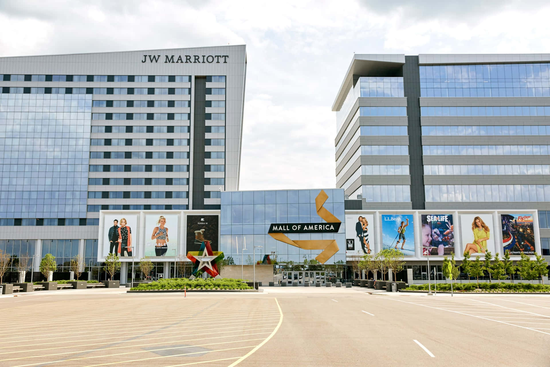 The Largest Shopping Center in America - Mall of America